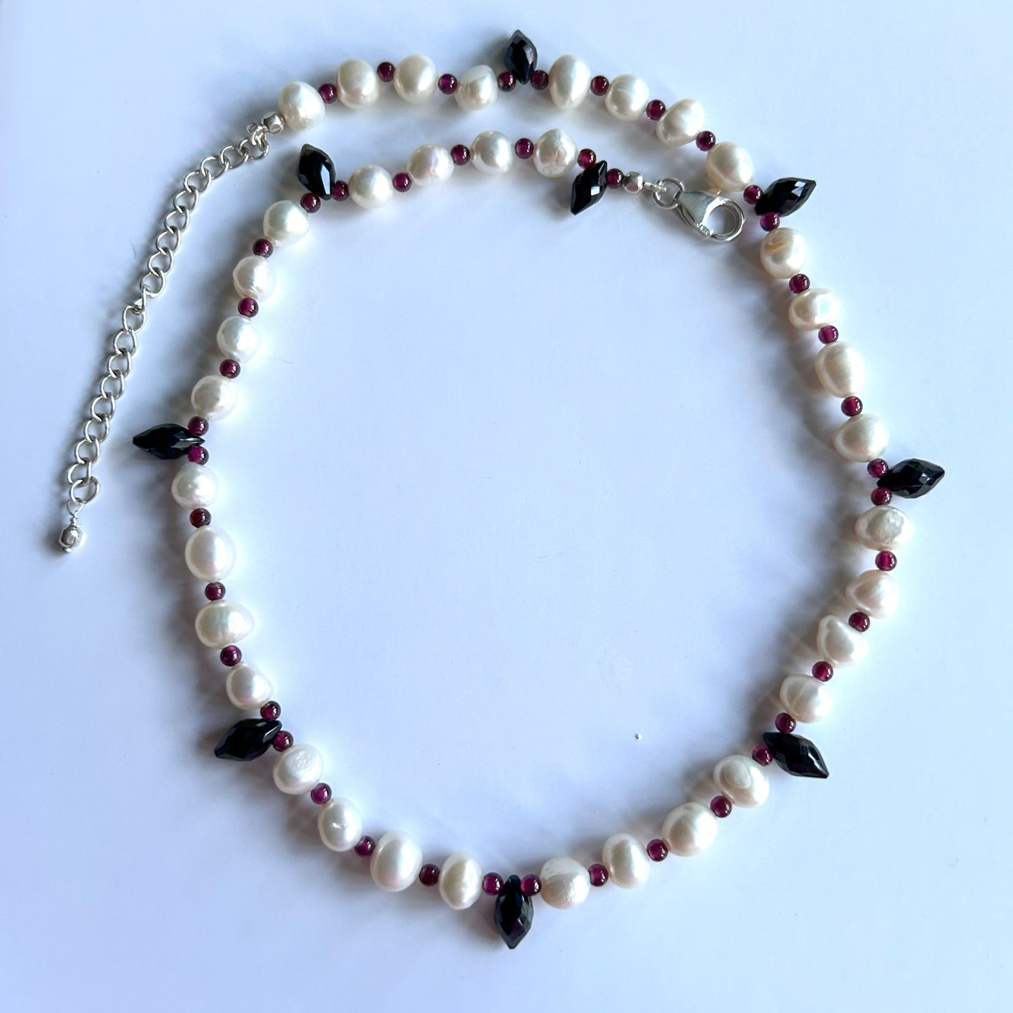 Ädelsten Black Spinell Rhodolite Garnet and Pearls