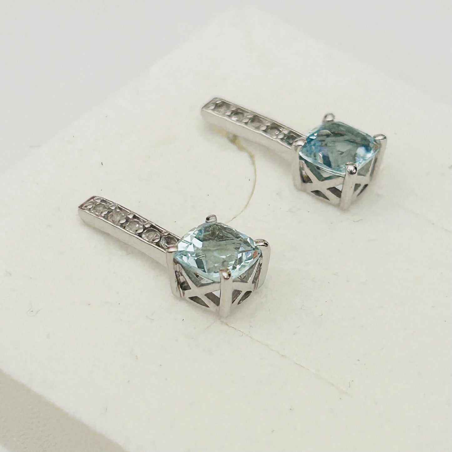 Ädelsten Blue Topaz and White Topaz