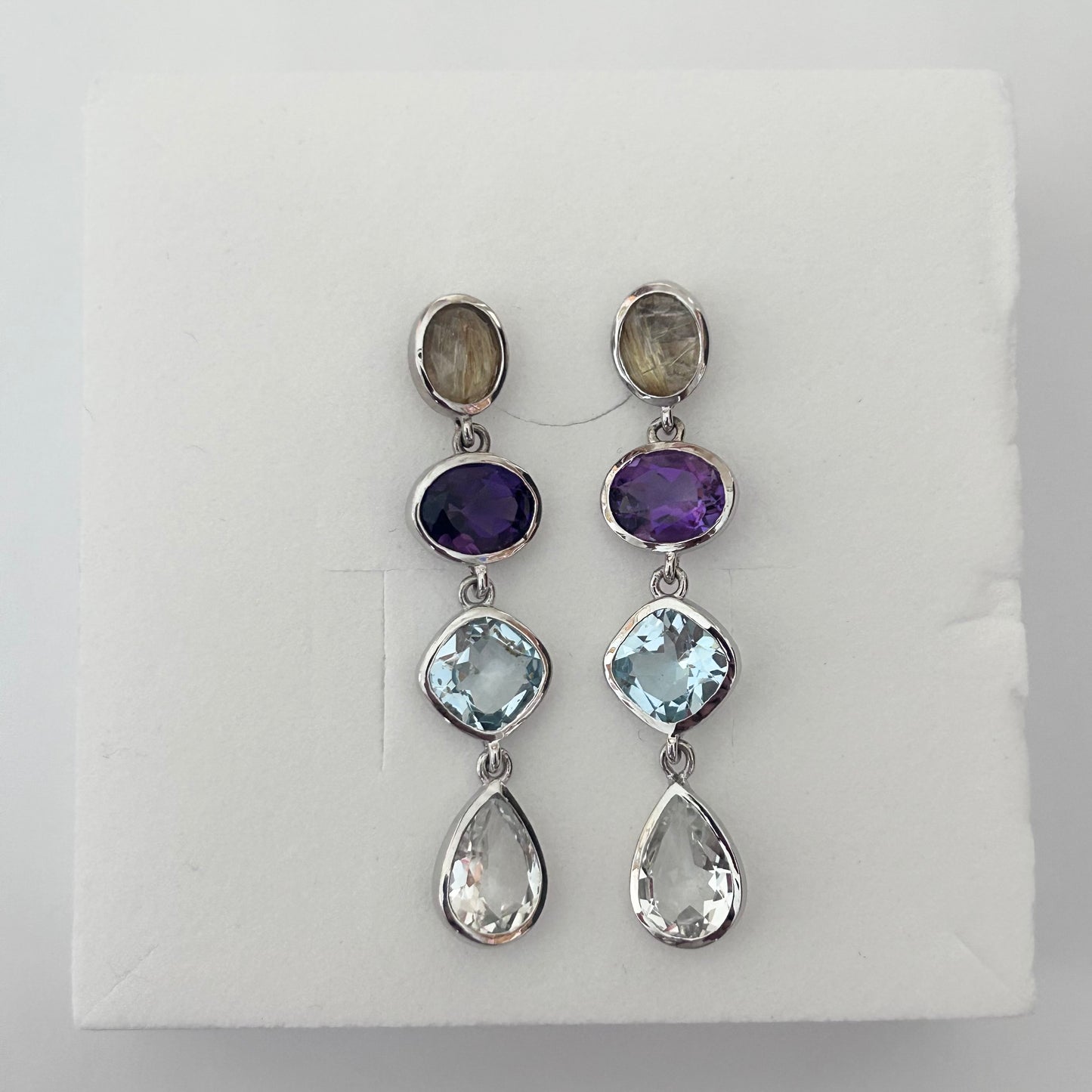 Ädelsten Gold Rutile quartz Amethyst Blue Topaz Black Rutile quartz