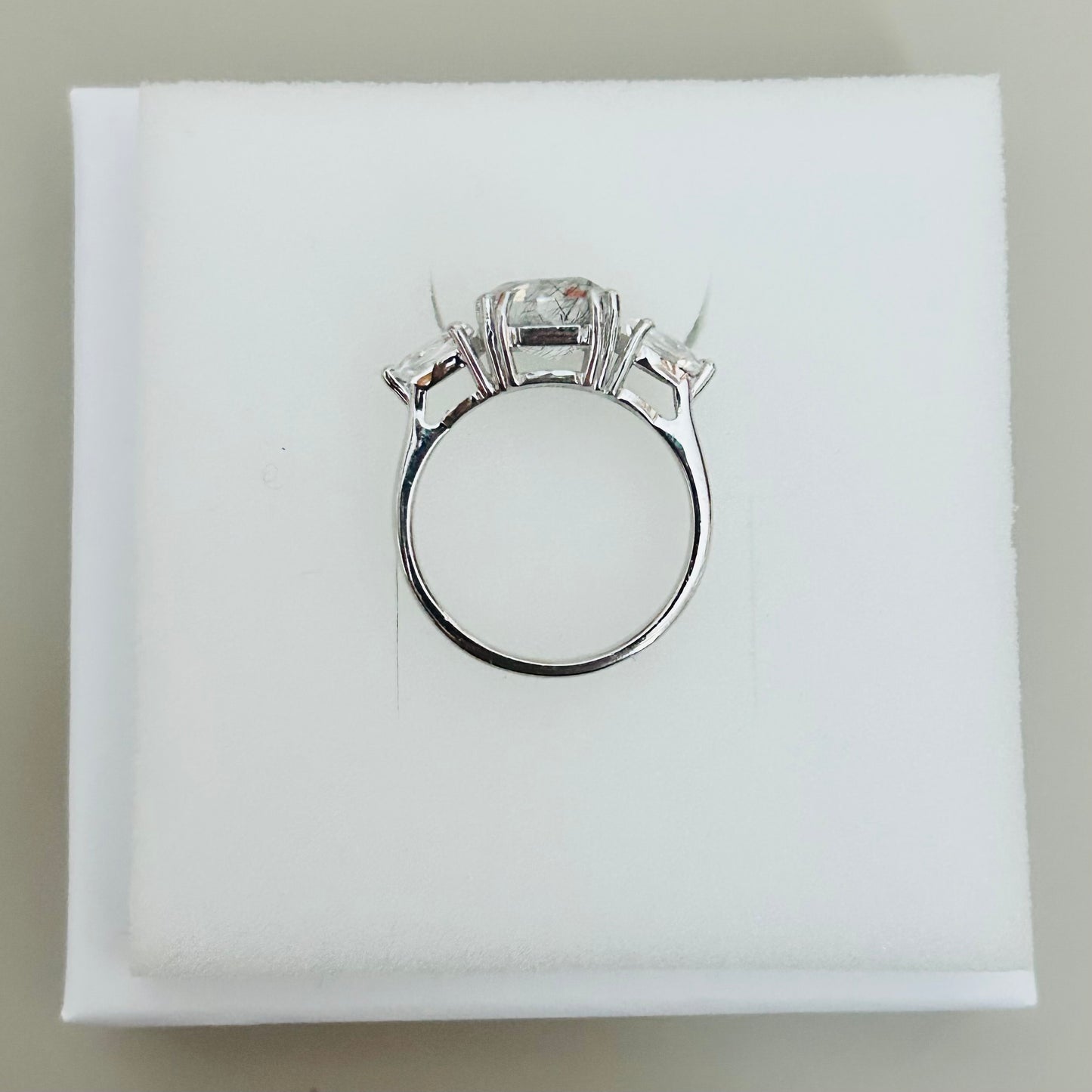 Ädelsten Rutile Quartz and Crystal