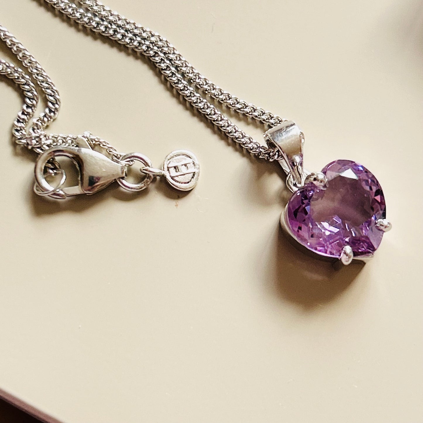 Ädelsten Amethyst
