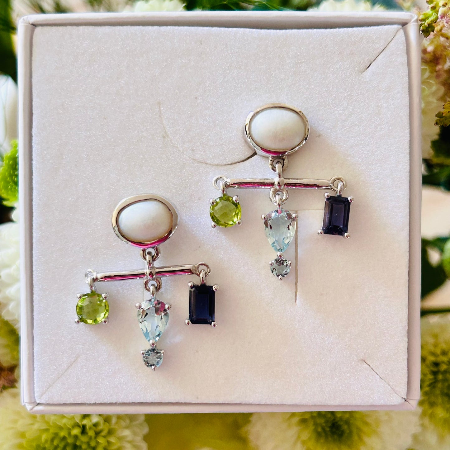Ädelsten Mother of Pearl Peridot Aquamarine Iolite