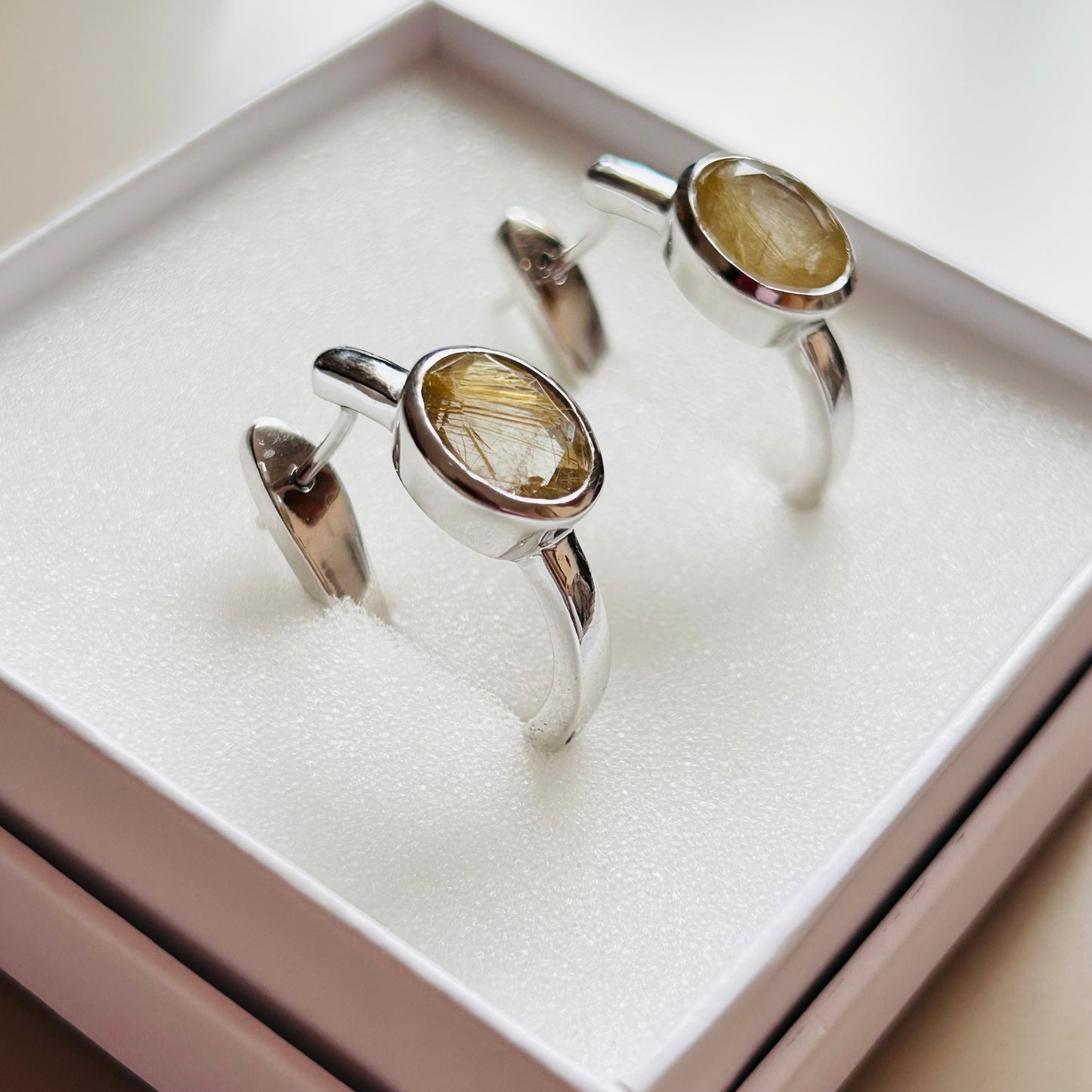 Ädelsten Golden Rutile Quartz