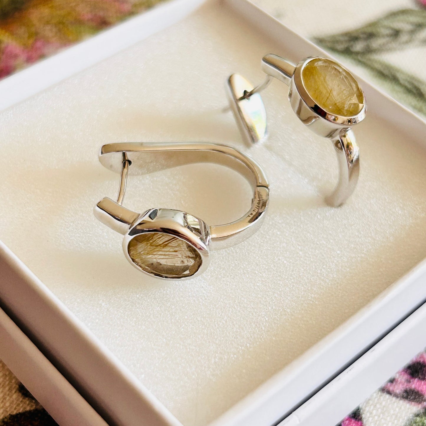 Ädelsten Golden Rutile Quartz