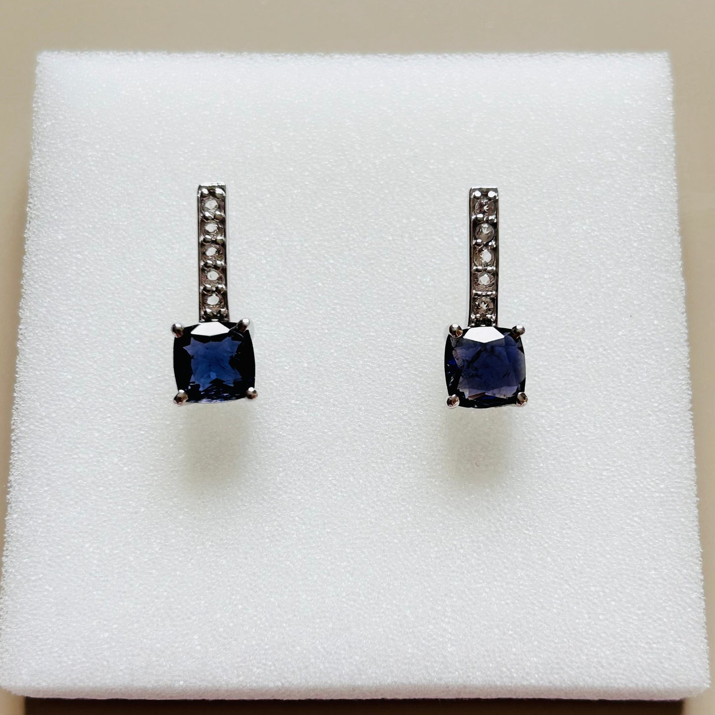 Ädelsten Iolite and White Topaz