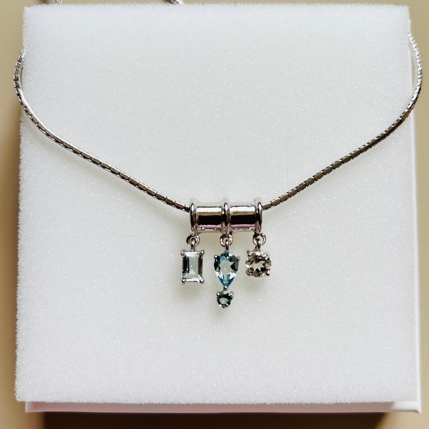 Ädelsten Aquamarine