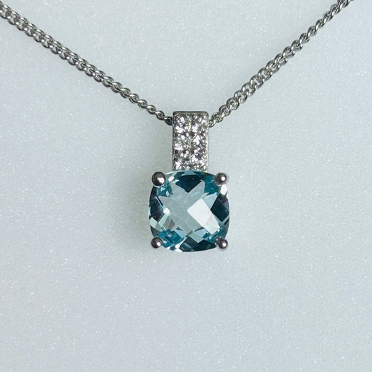 Ädelsten Blue Topaz and White Topaz