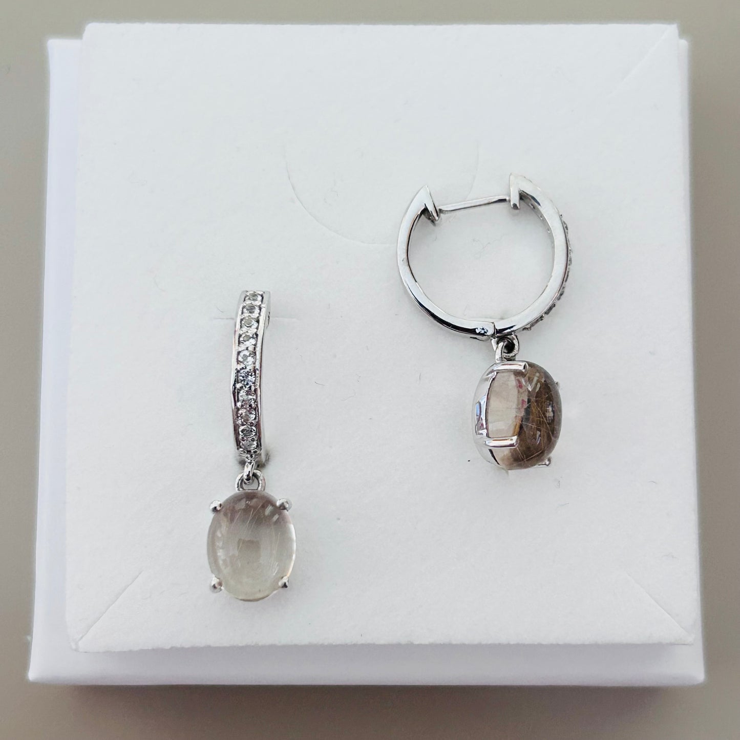 Ädelsten Gold Rutile quartz and Topaz