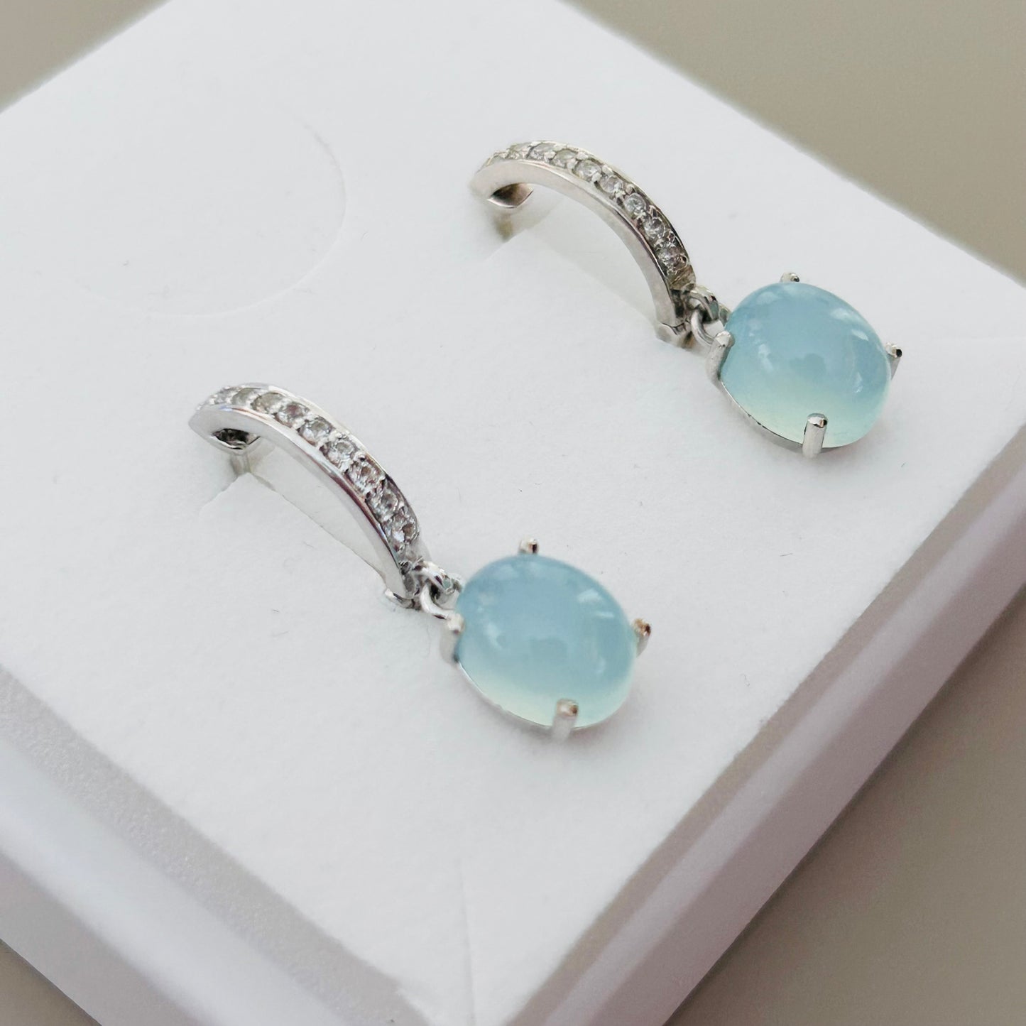 Ädelsten Chalcedony and White Topaz