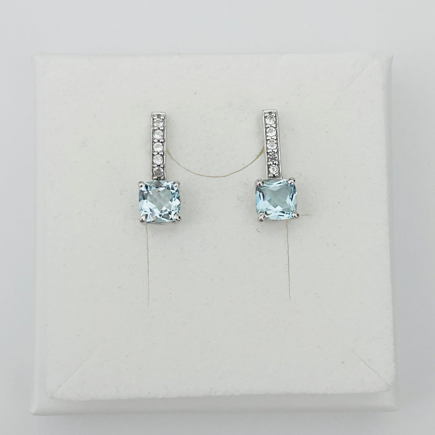 Ädelsten Blue Topaz and White Topaz