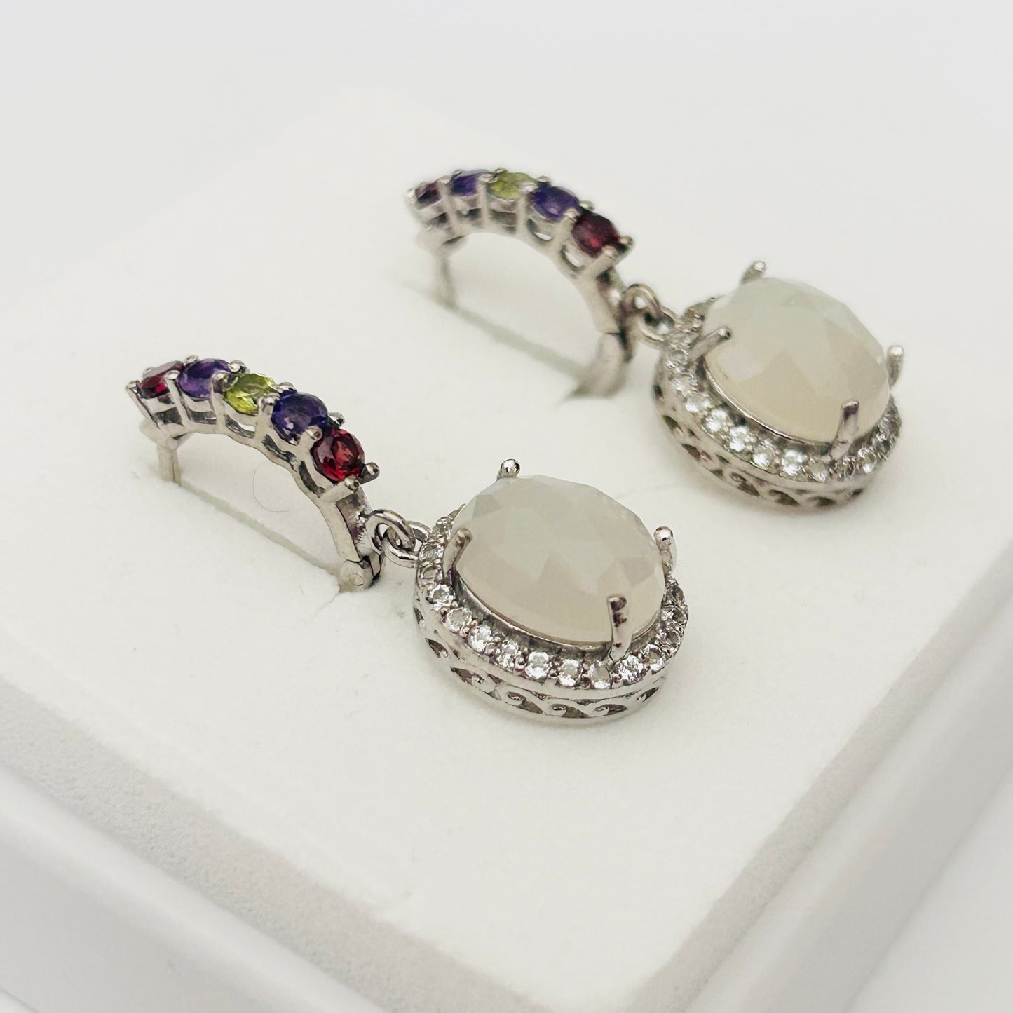 Ädelsten Moonstone White Topaz Garnet Amethyst Peridot
