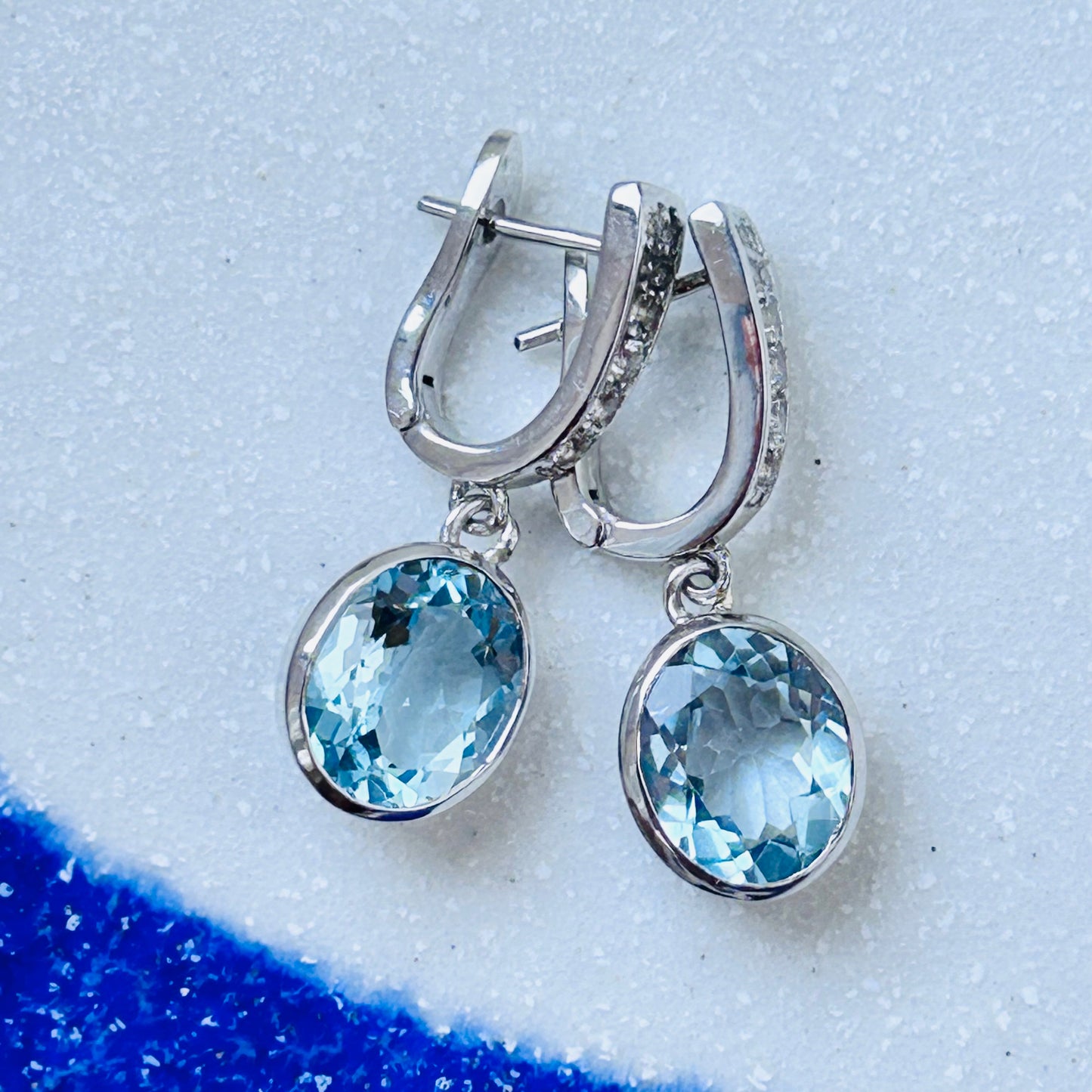 Ädelsten Blue Topaz and White Topaz