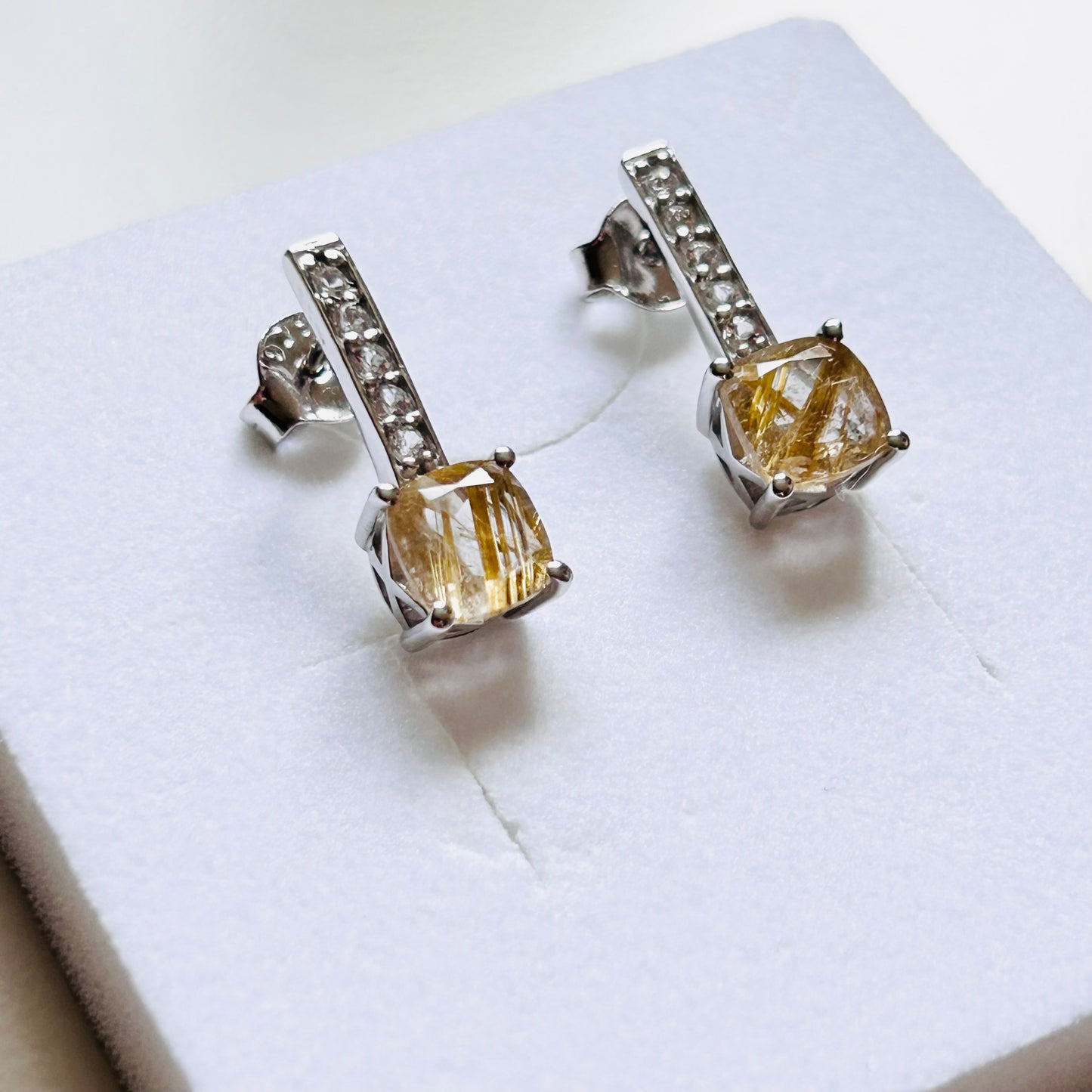 Ädelsten Gold Rutile Quartz and White Topaz