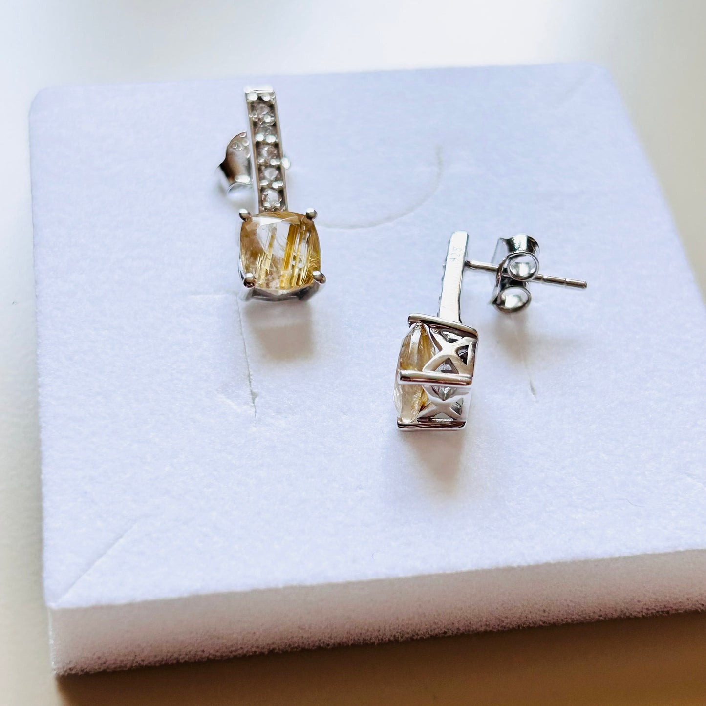 Ädelsten Gold Rutile Quartz and White Topaz