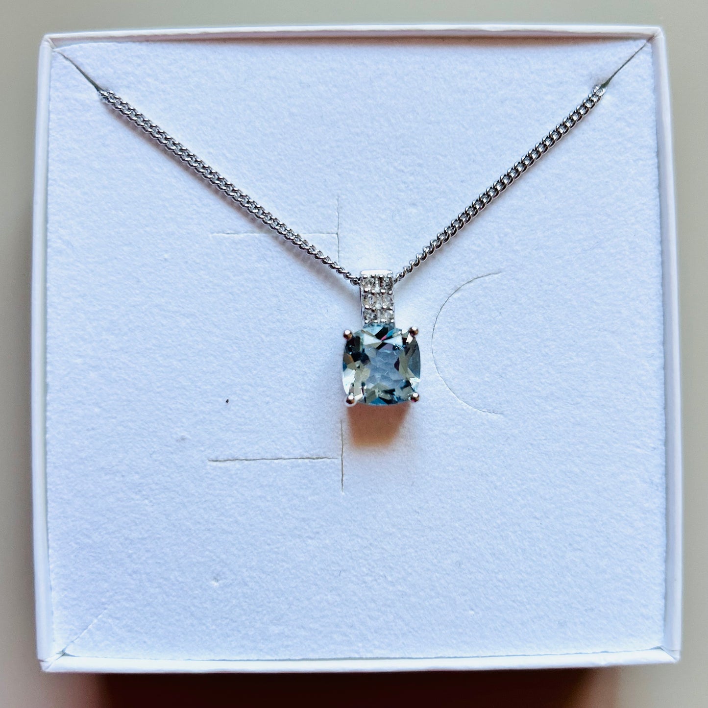 Ädelsten Blue Topaz and White Topaz