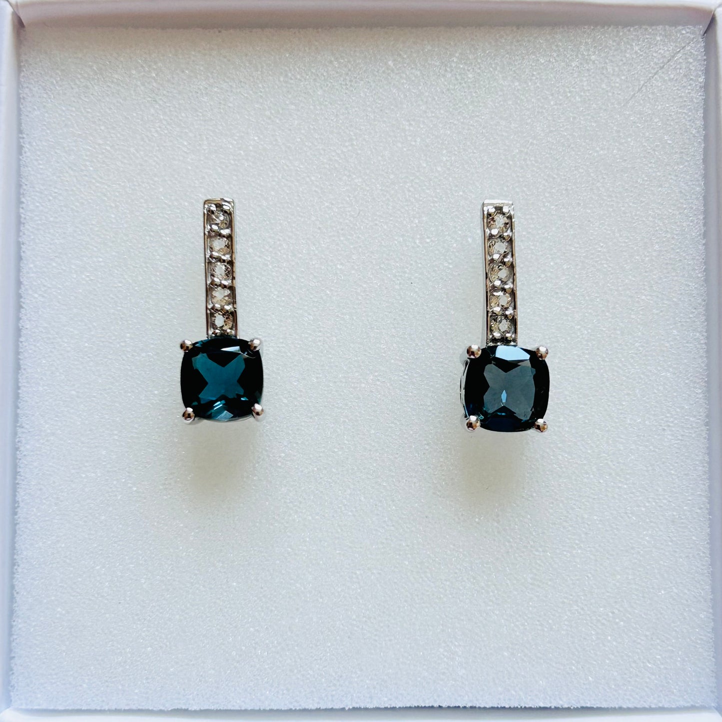 Ädelsten London Blue Topaz and White Topaz