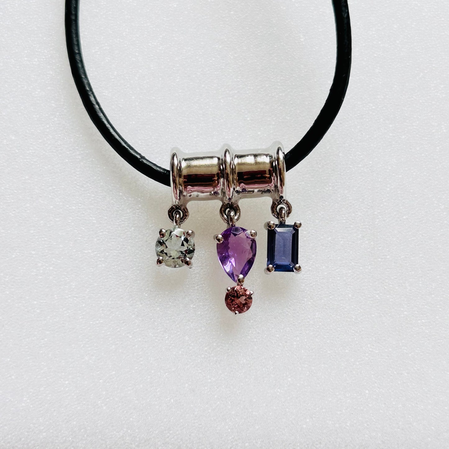 Ädelsten Aquamarine Amethyst Tourmaline Iolite