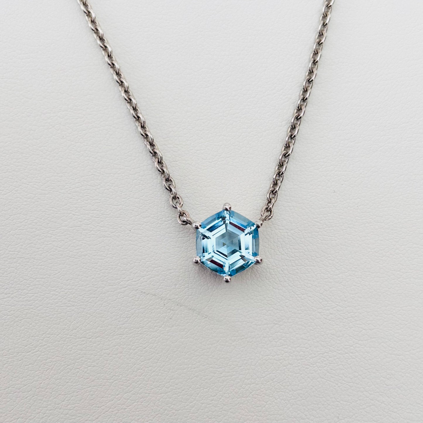 Ädelsten Aquamarine