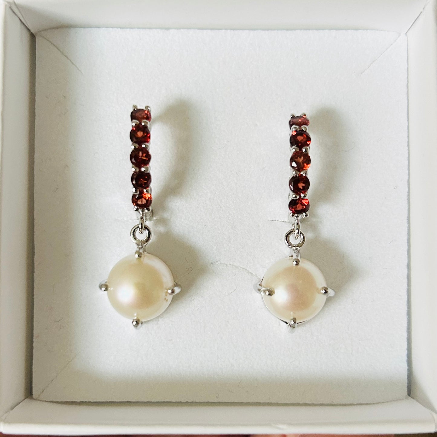 Ädelsten Garnet and Pearl