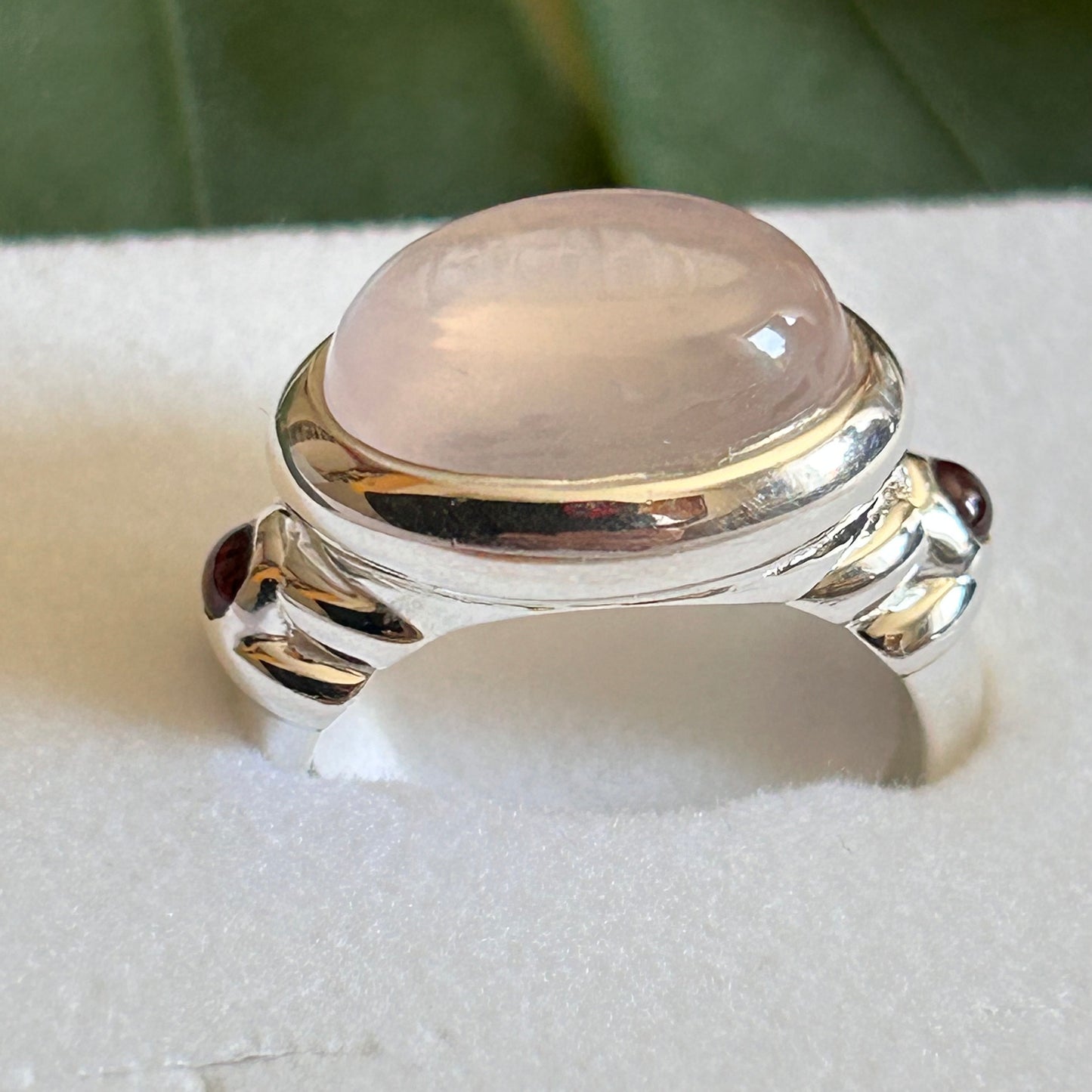 Ädelsten Rosequartz Garnet