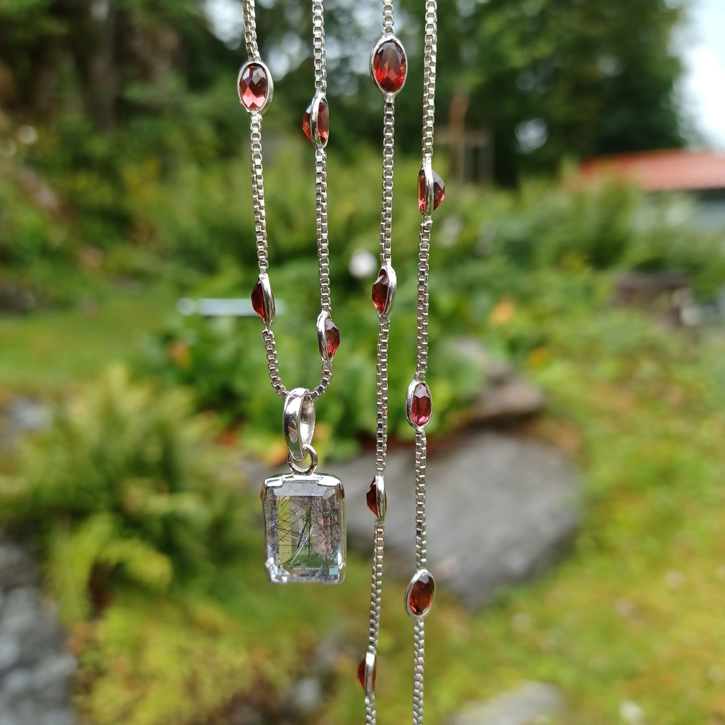 Ädelsten Garnet Black Rutile Quartz